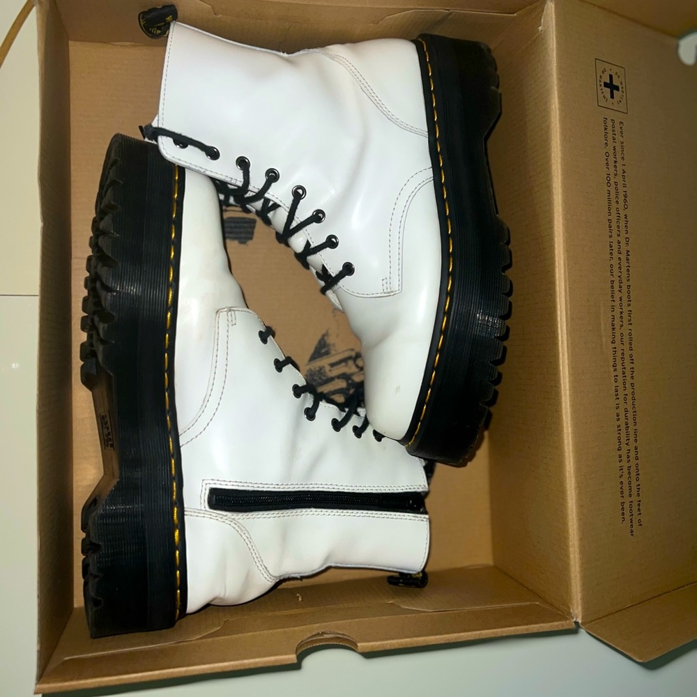 MENS White leather Dr martens, Jadon Size 11